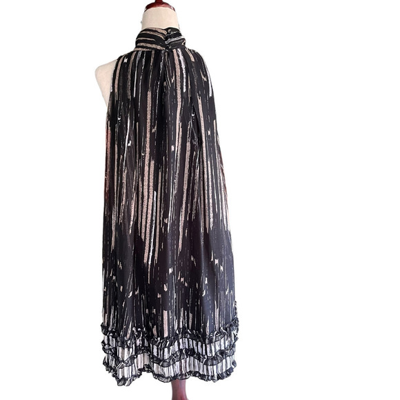 Ya Los Angeles Dresses & Skirts - YA Mockneck Shift Swing Dress Ruffle Bottom Medium